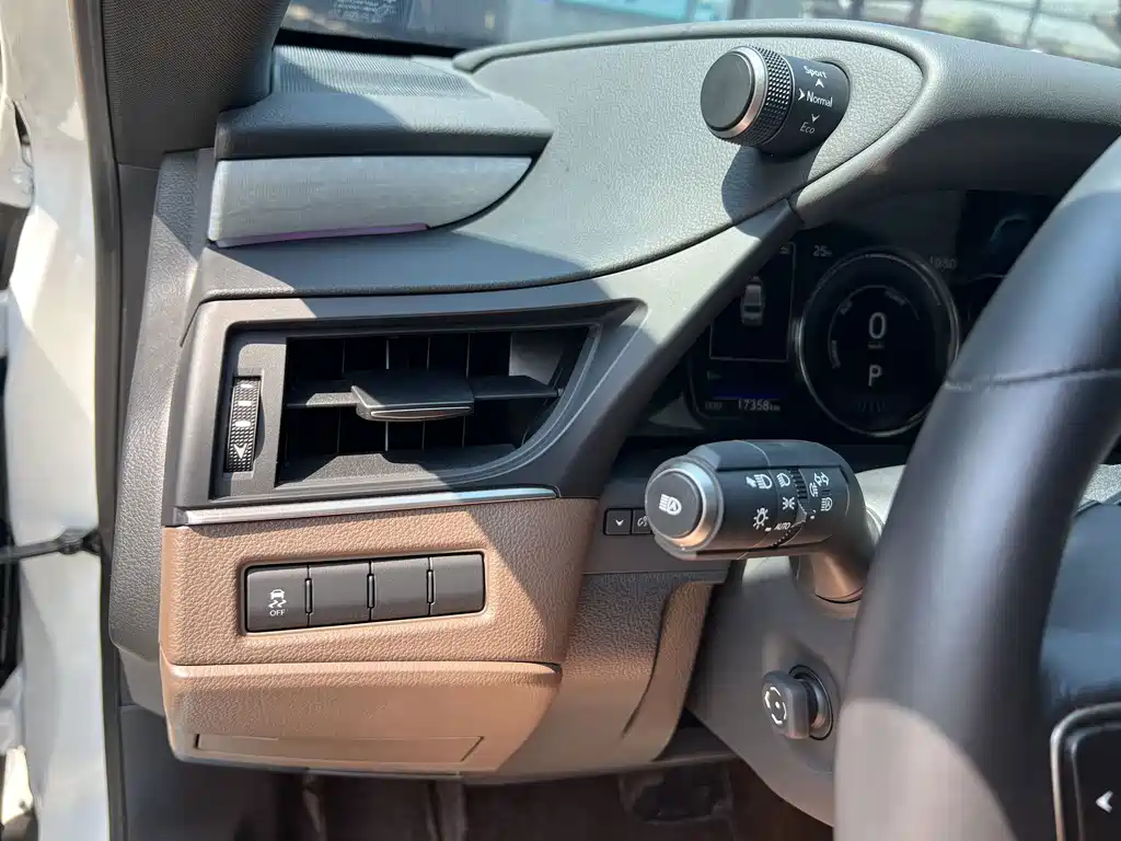 Lexus ES — миниатюра 9