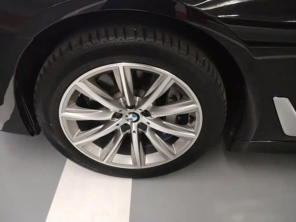 BMW 5 Series — миниатюра 23
