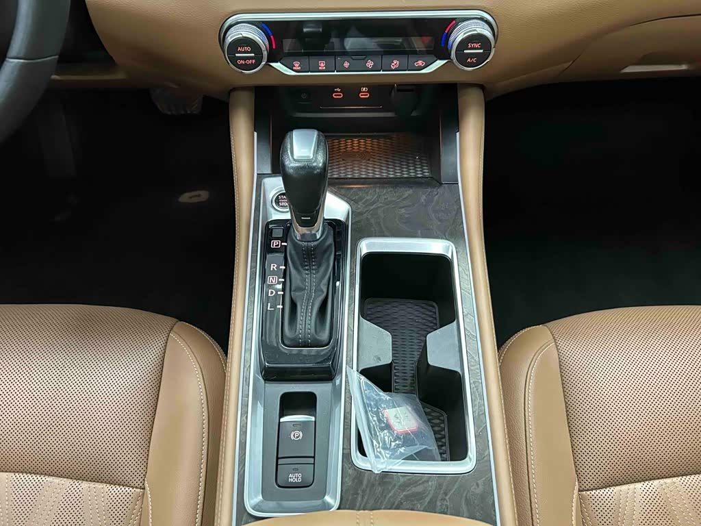 Nissan Teana 2.0 л 2022 г. Белый, пробег 45500 км