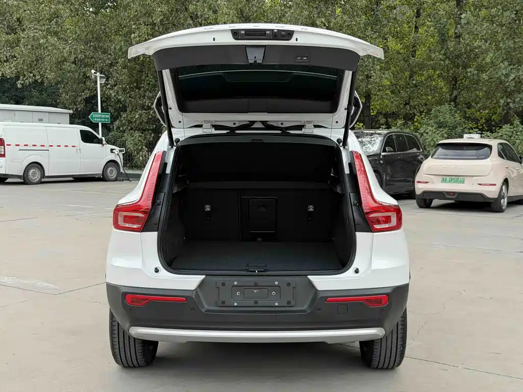 Volvo XC40 — миниатюра 8