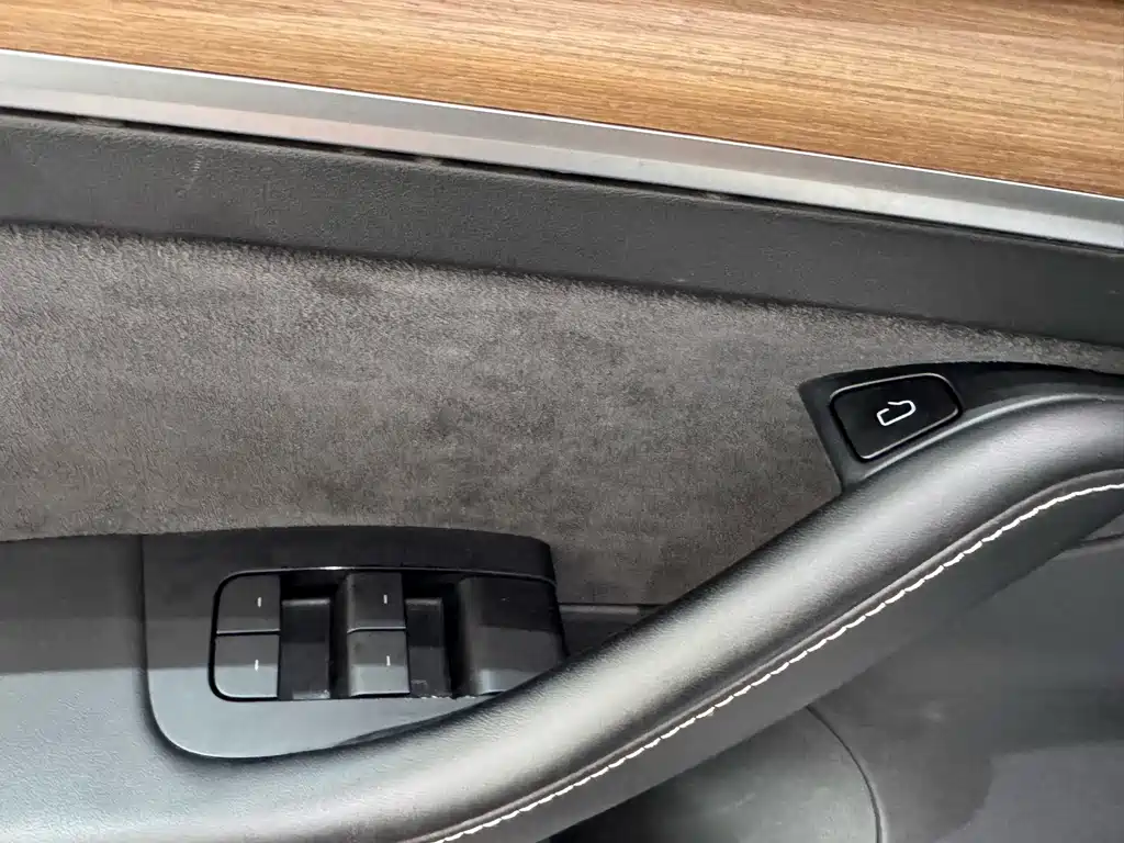 Tesla Model 3 — миниатюра 14
