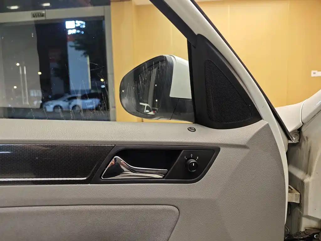 Volkswagen Bora 2013 1.6L MT Fashion