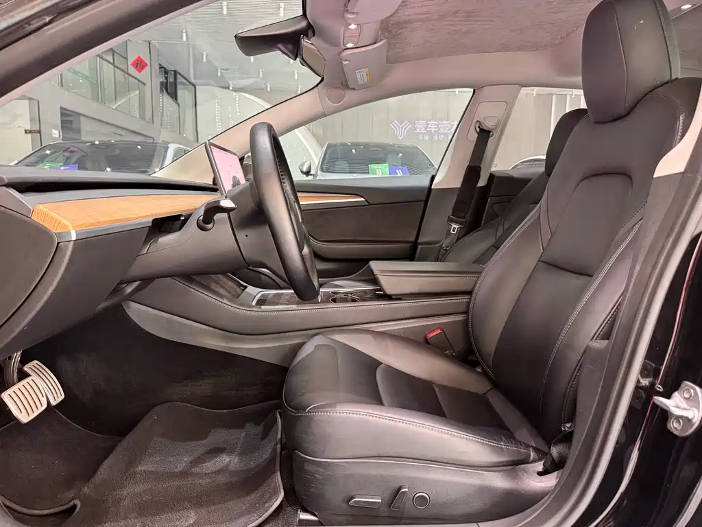 Tesla Model 3 — миниатюра 4