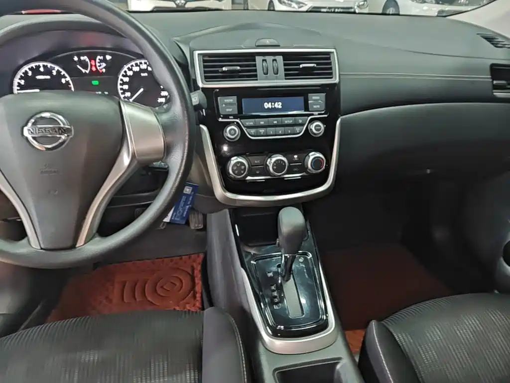 Nissan Tiida — миниатюра 13