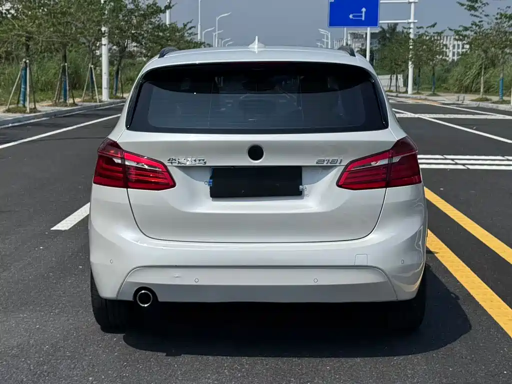BMW 2 Series Active Tourer — миниатюра 5