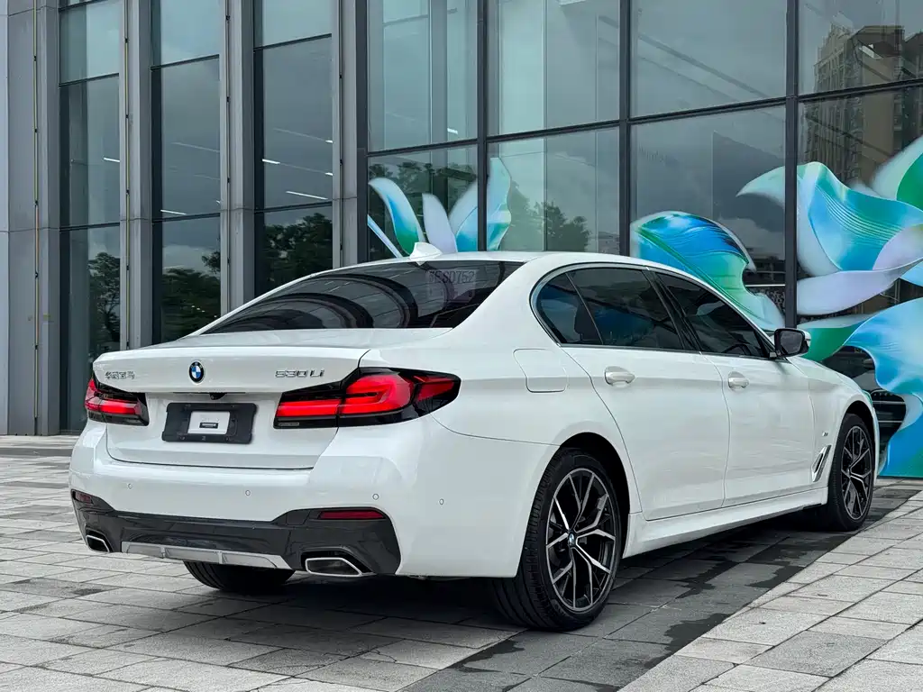 BMW 5 Series — миниатюра 4