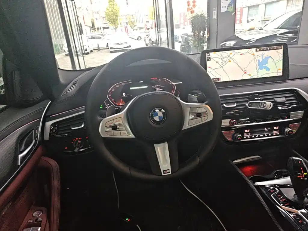 BMW 5 Series 2022 — фото 10