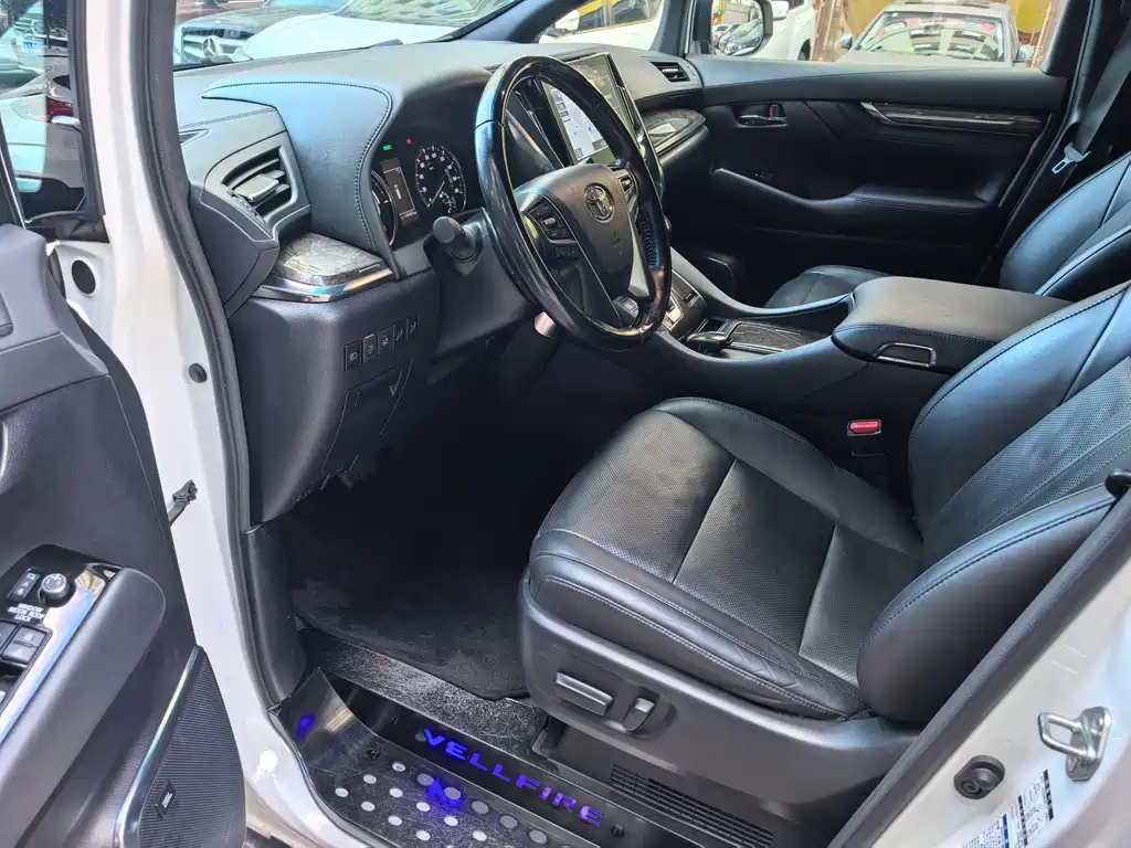 Toyota Vellfire — миниатюра 7