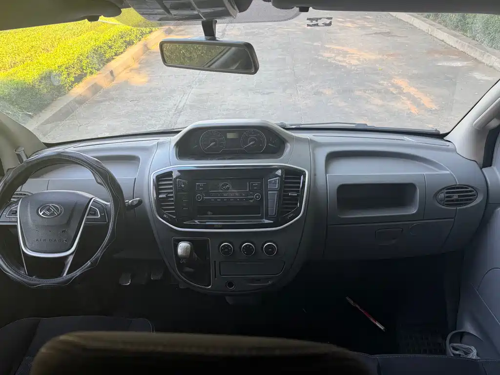 MAXUS V80 — миниатюра 8