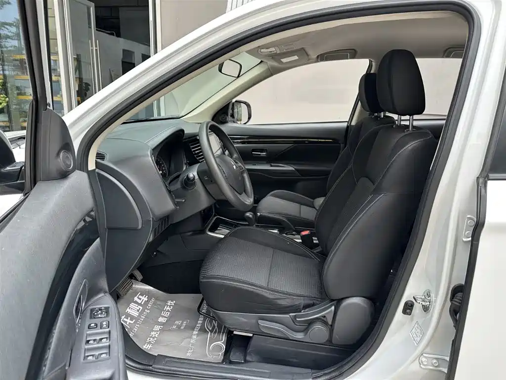 Mitsubishi Outlander 2021 2.0L 5 мест