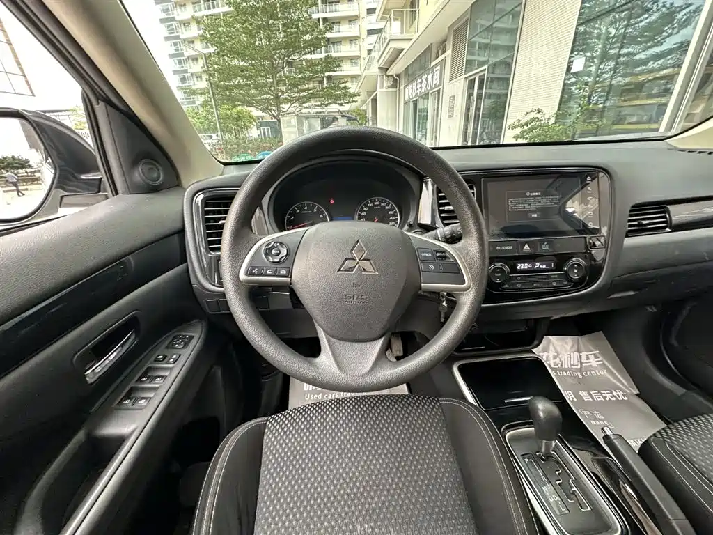 Mitsubishi Outlander 2021 2.0L 5 мест
