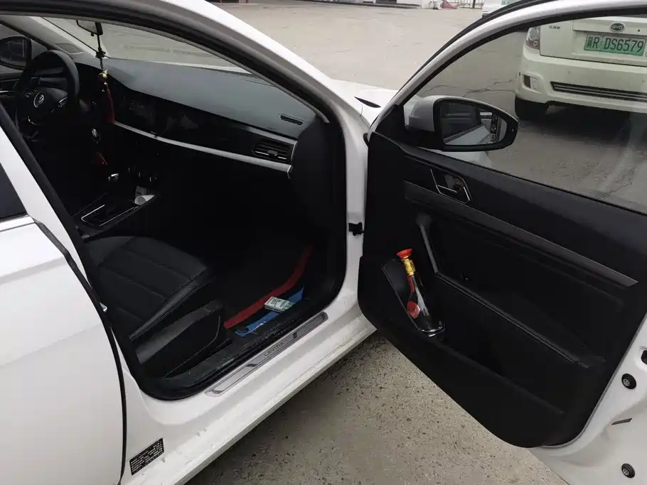 Volkswagen Lavida — миниатюра 8