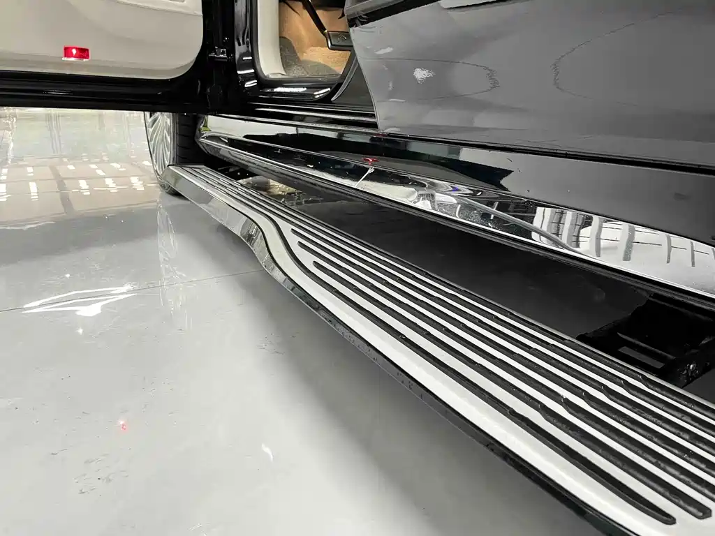 Mercedes-Benz GLS — миниатюра 18