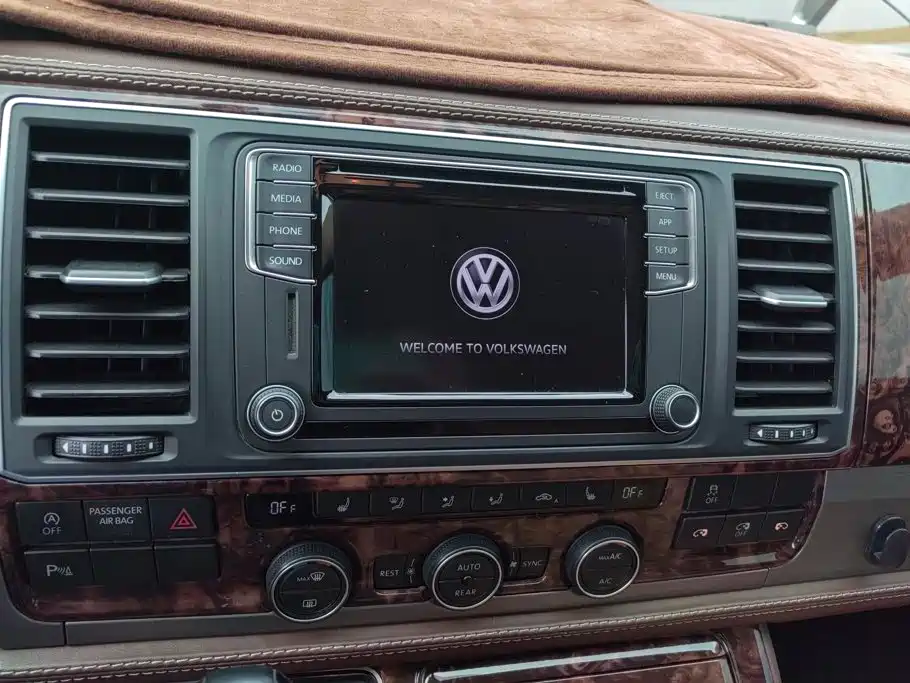 Volkswagen Caravelle — миниатюра 13