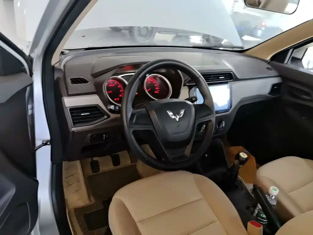 Wuling Hongguang — миниатюра 11