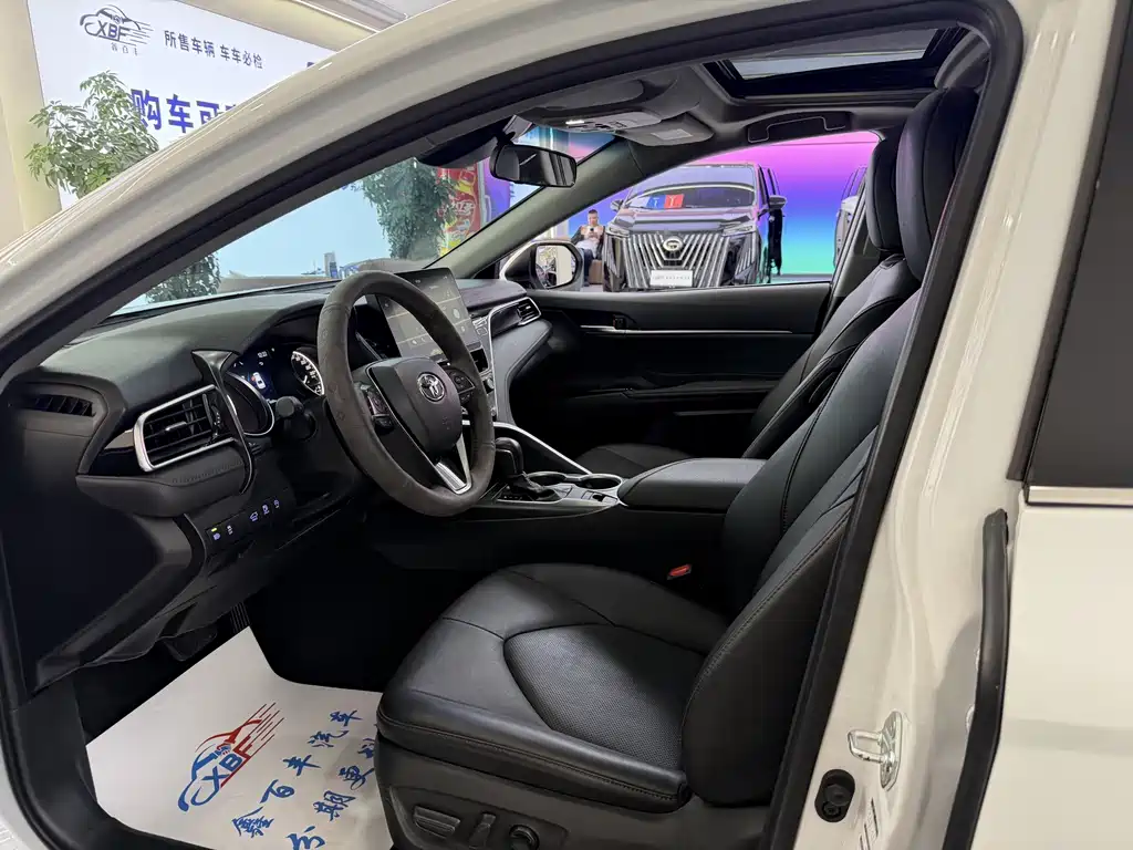 Toyota Camry — миниатюра 4