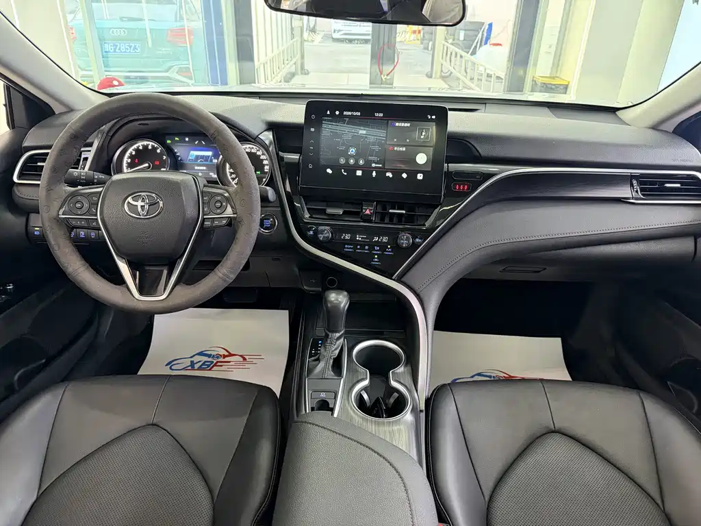 Toyota Camry — миниатюра 5