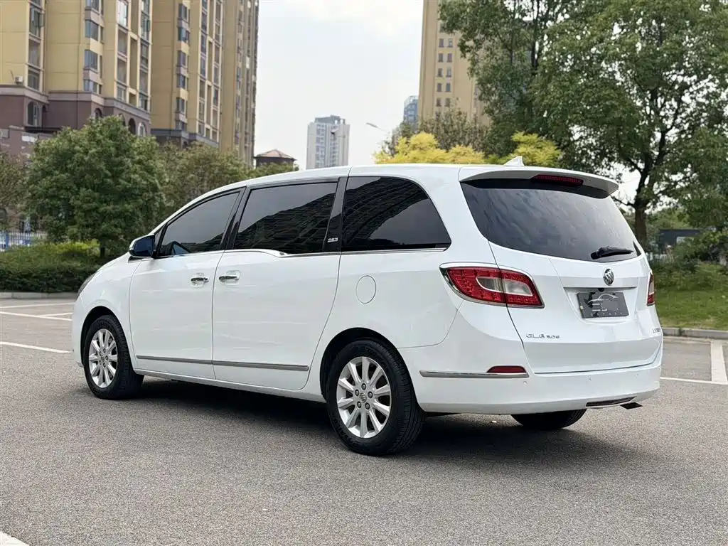 Buick GL8 2013 3.0L XT Luxury Flagship
