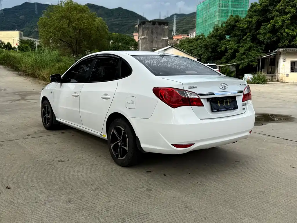 Hyundai Elantra — миниатюра 4