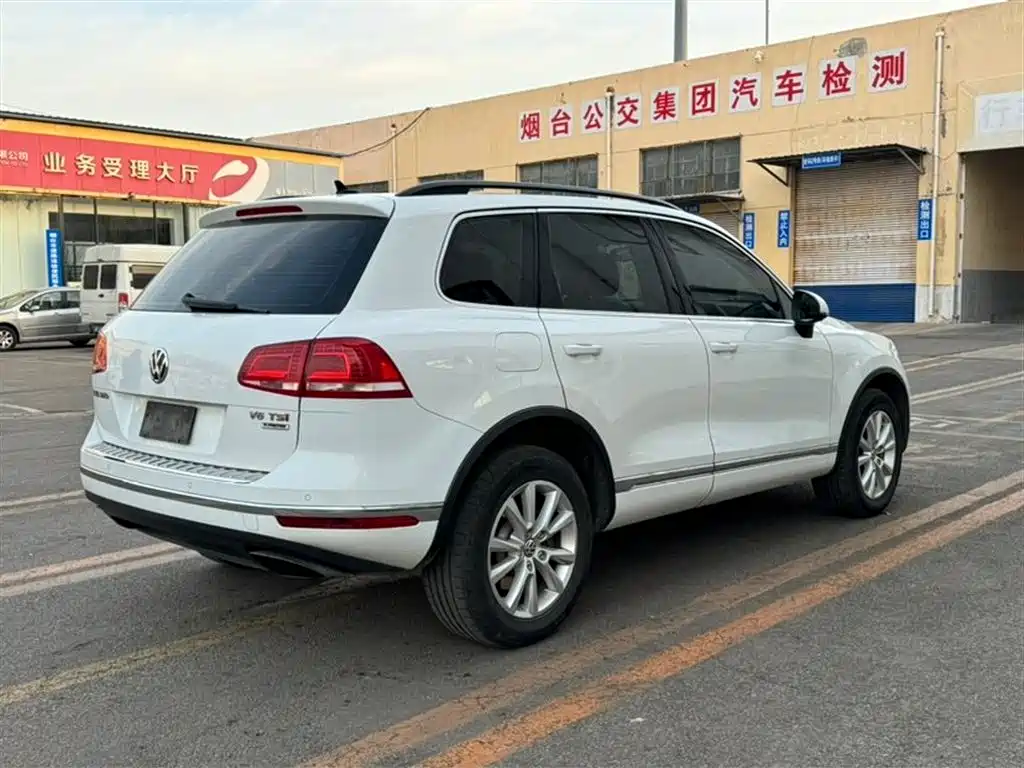 VOLKSWAGEN TOUAREG
