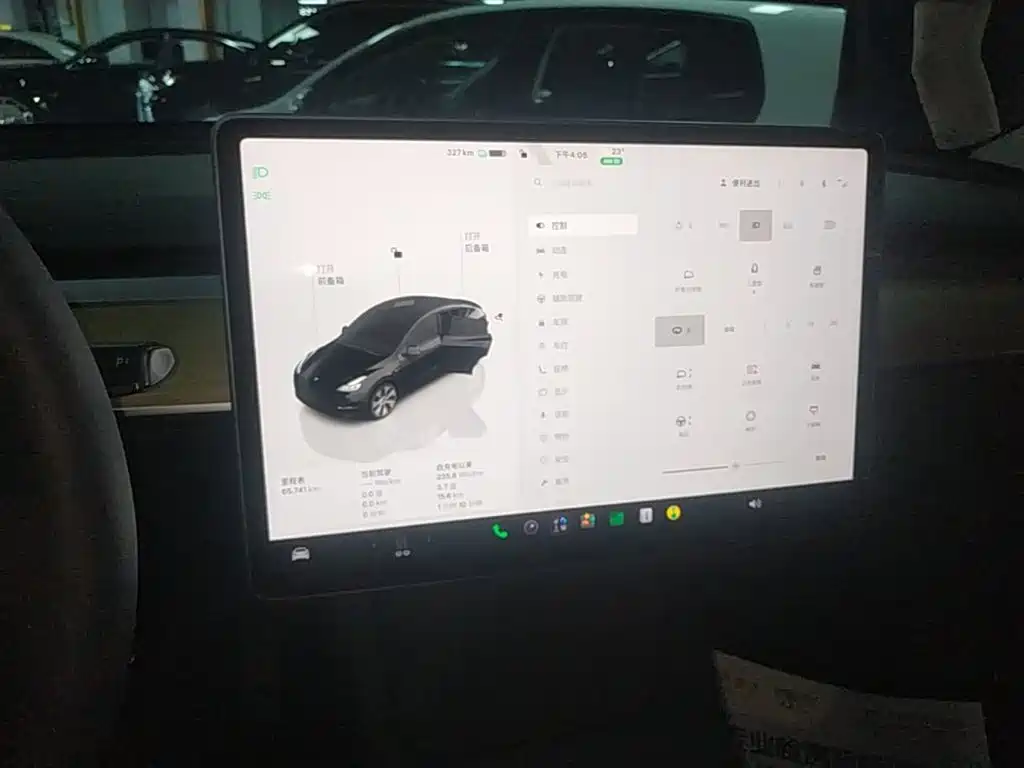 Tesla Model Y — миниатюра 13