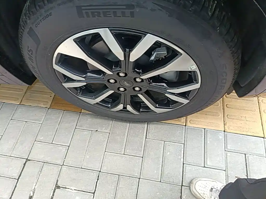 Ford Edge — миниатюра 12