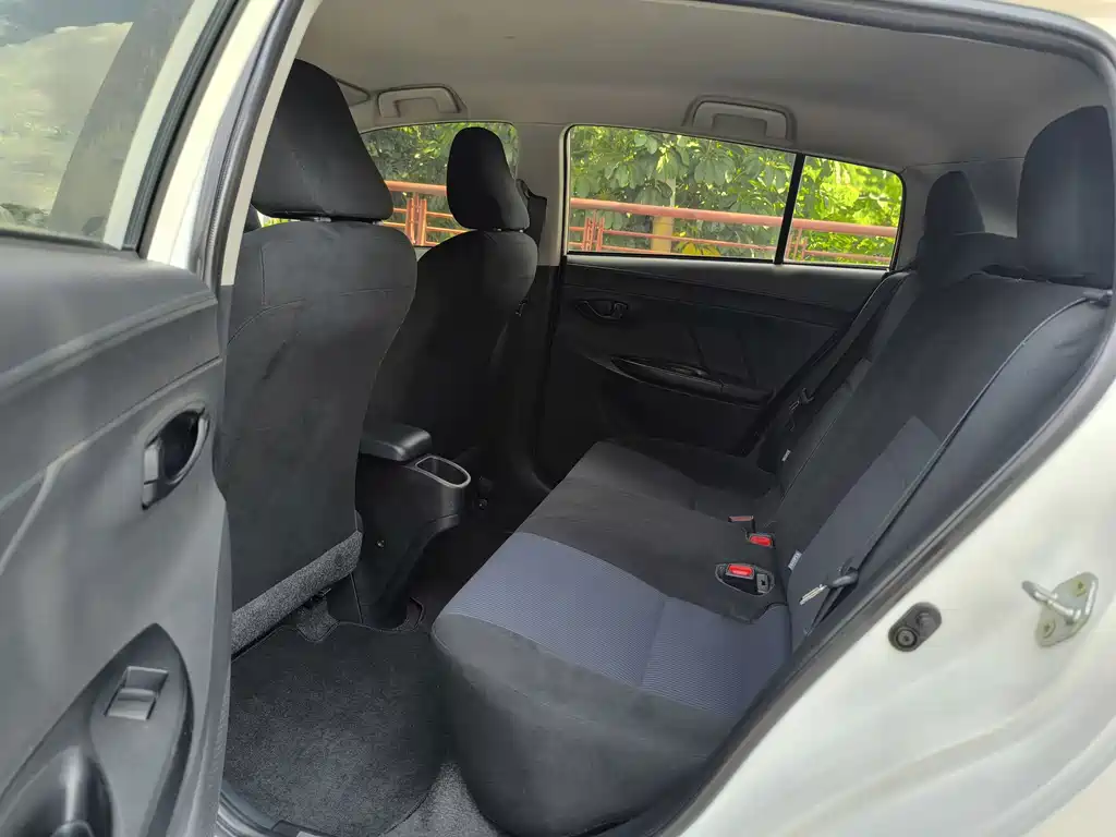 Toyota Yaris L - фото 9