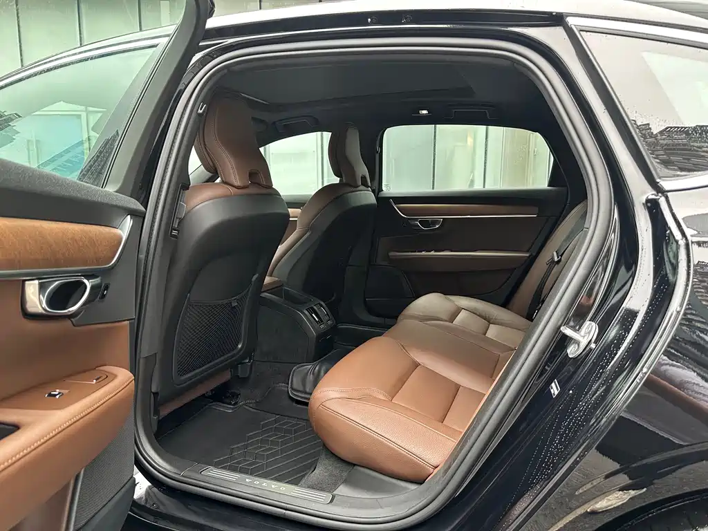 Volvo S90 — миниатюра 9
