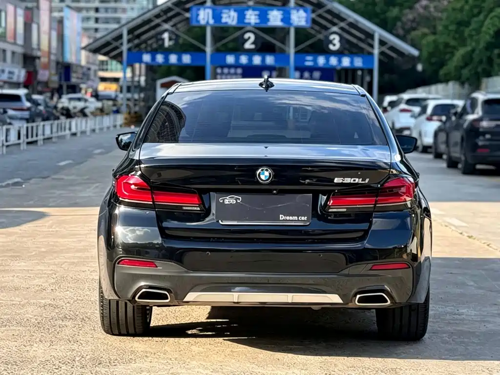 BMW 5 Series — миниатюра 7