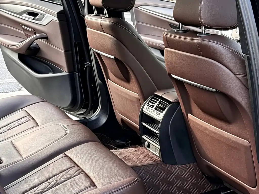 BMW 5 Series — миниатюра 13