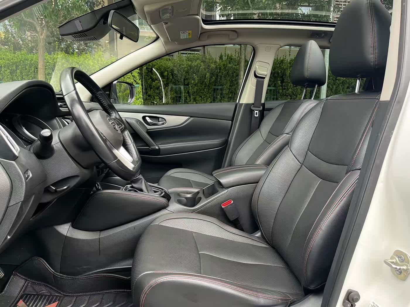 Nissan Qashqai 2.0 л 2021 г. Белый, пробег 35000 км