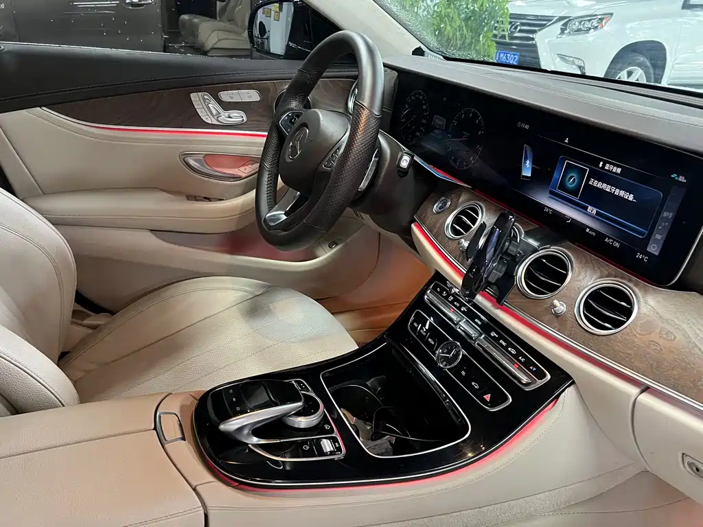 Mercedes-Benz E-Class — миниатюра 20