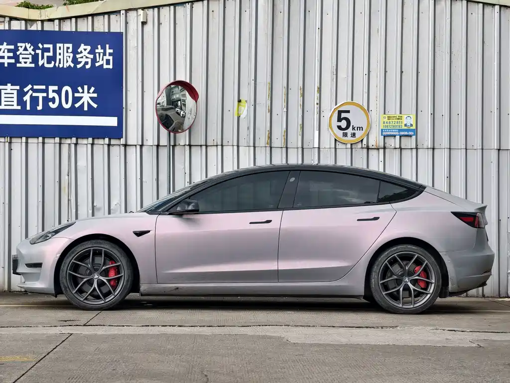 Tesla Model 3 — миниатюра 7
