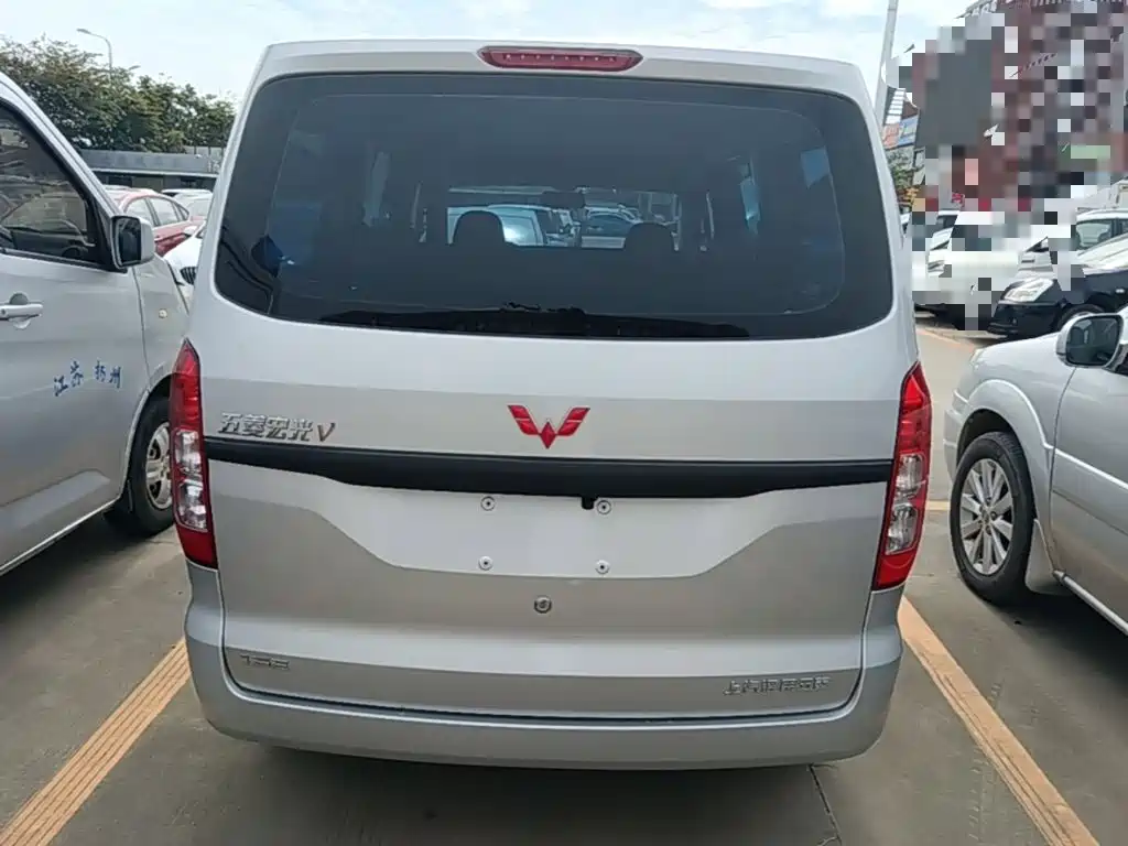 Wuling Hongguang V — миниатюра 6