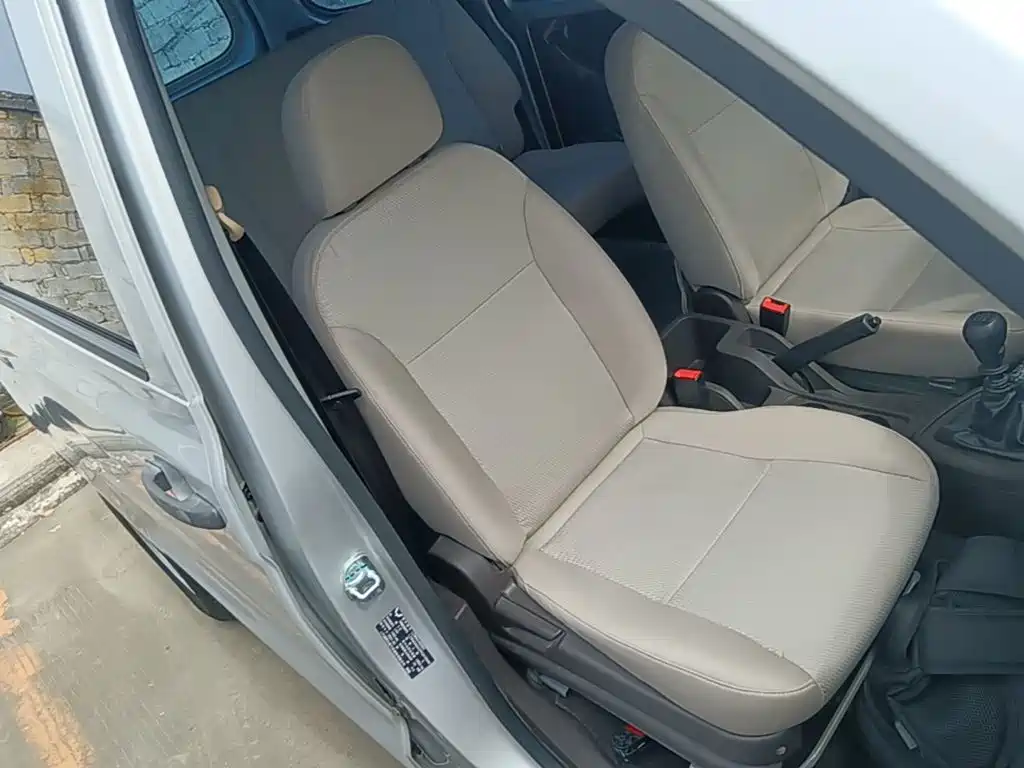 Wuling Hongguang V — миниатюра 25