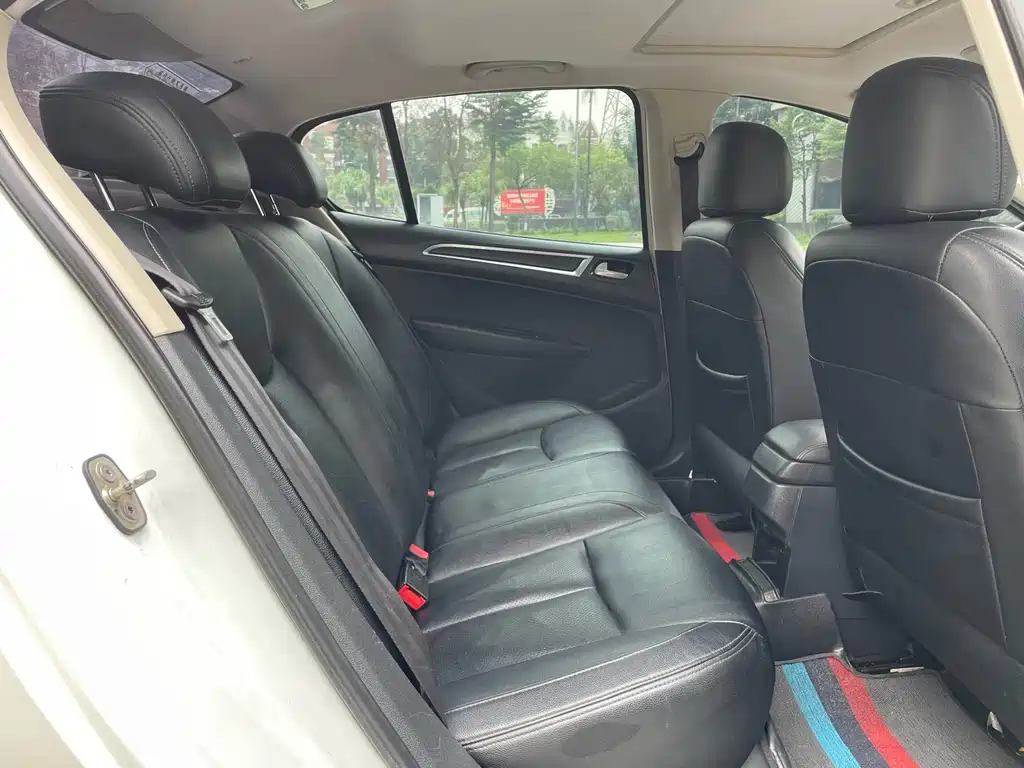 Peugeot 308 — миниатюра 12