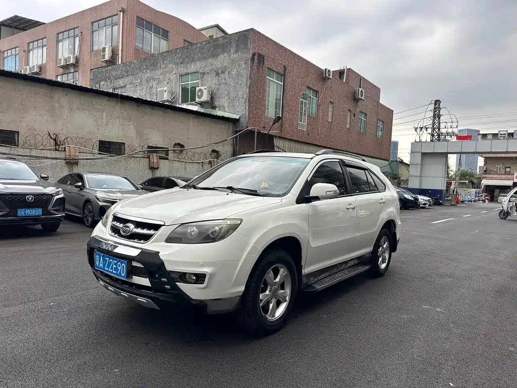 BYD S6