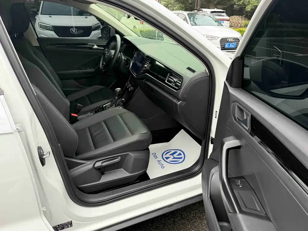 Volkswagen T-Roc — миниатюра 4