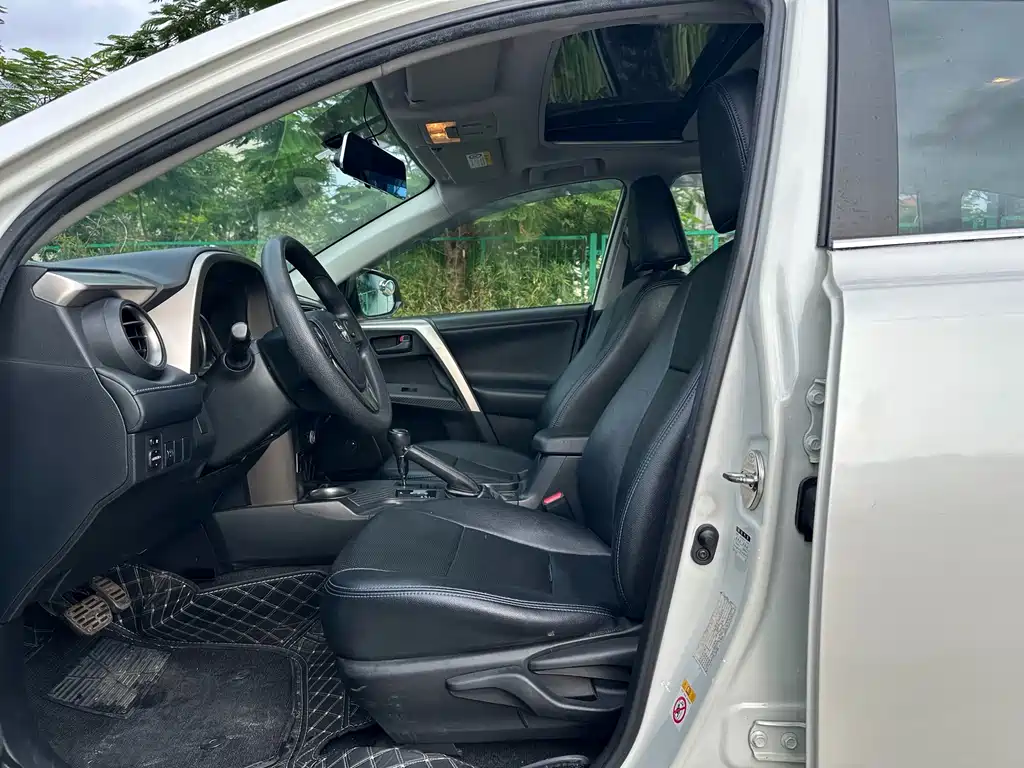 Toyota RAV4 — миниатюра 5