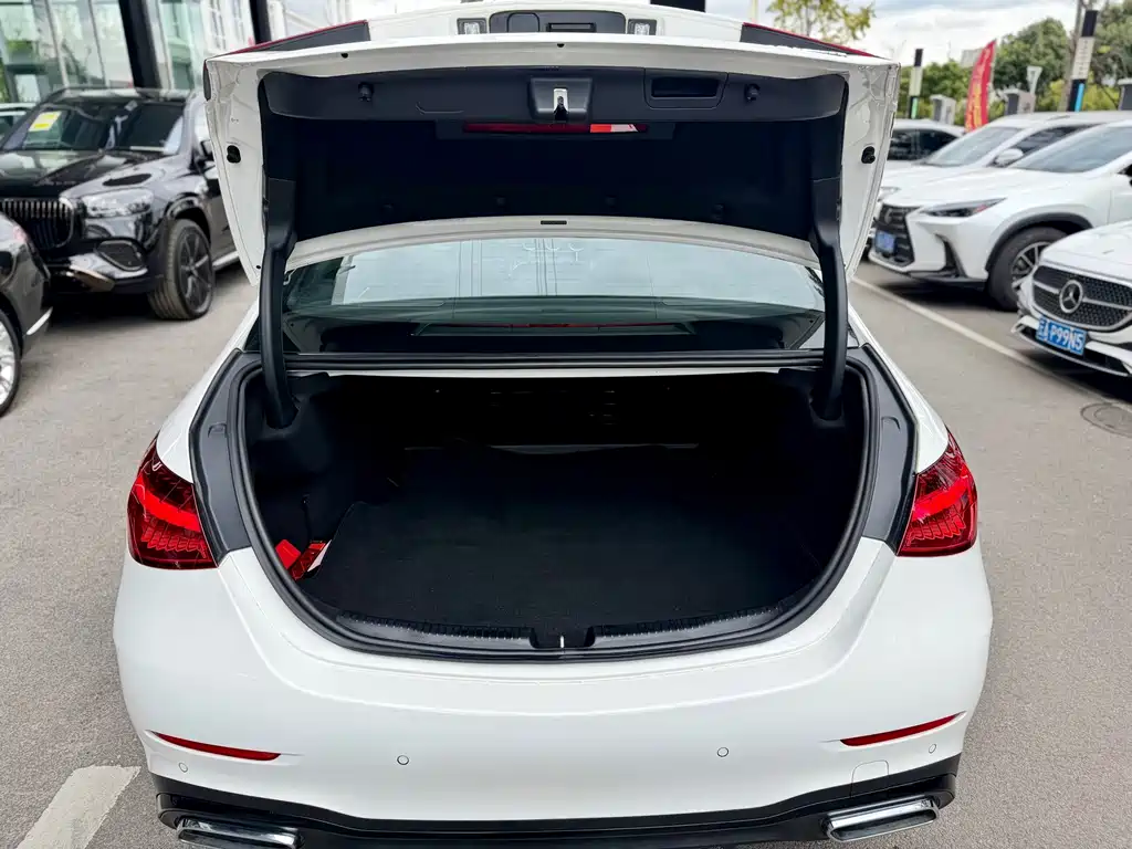 Mercedes-Benz C-Class — миниатюра 17