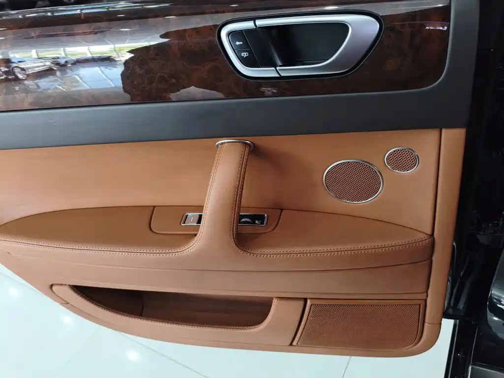 Bentley Flying Spur — миниатюра 15