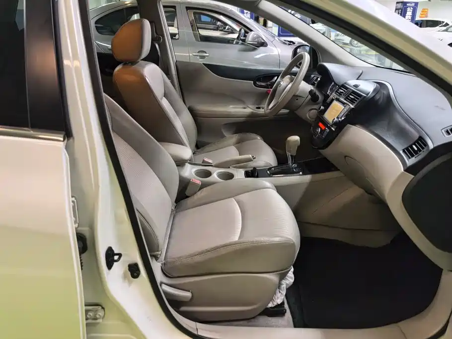 Nissan Tiida — миниатюра 8