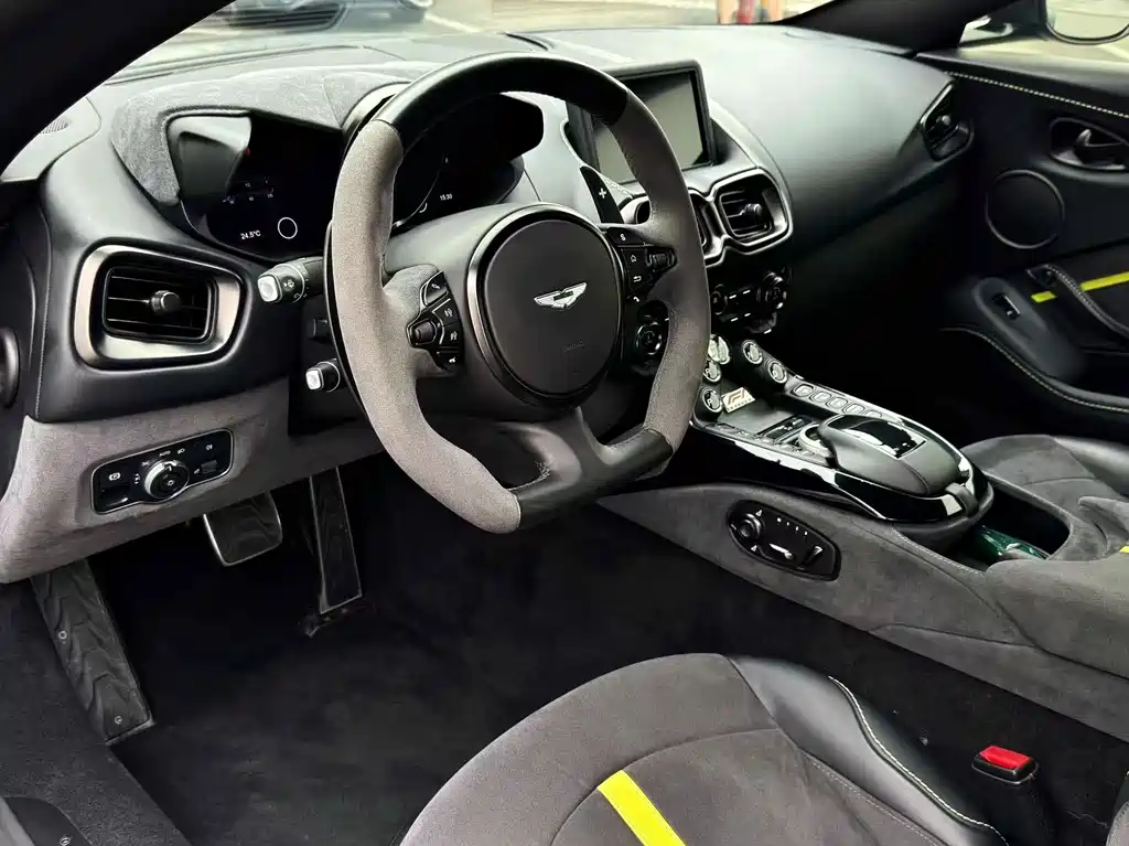 Aston Martin V8 Vantage — миниатюра 10