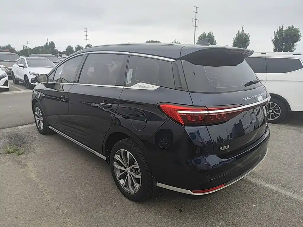 BYD MAX — миниатюра 5