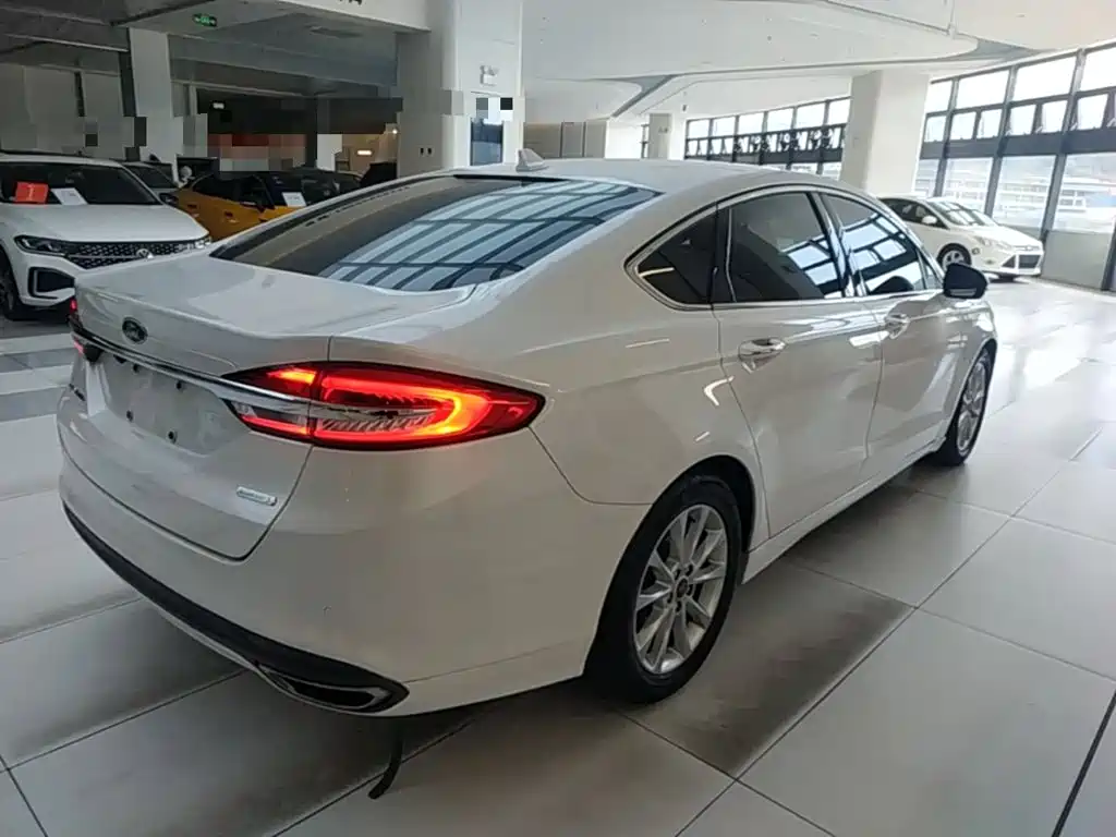 Ford Mondeo — миниатюра 7