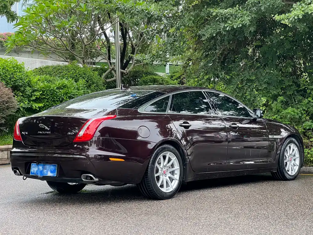 Jaguar XJ — миниатюра 4
