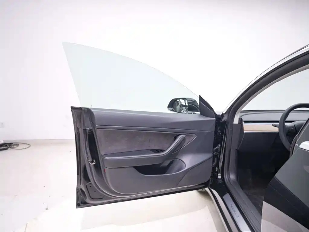 Tesla Model 3 — миниатюра 19