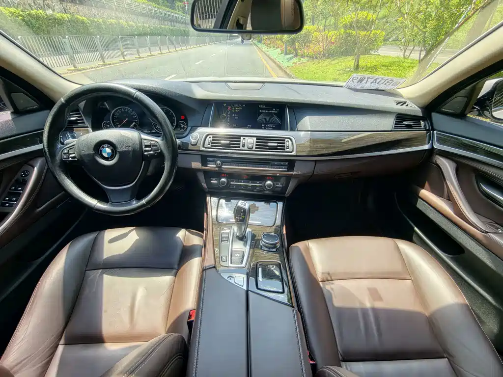 BMW 5 Series — миниатюра 6