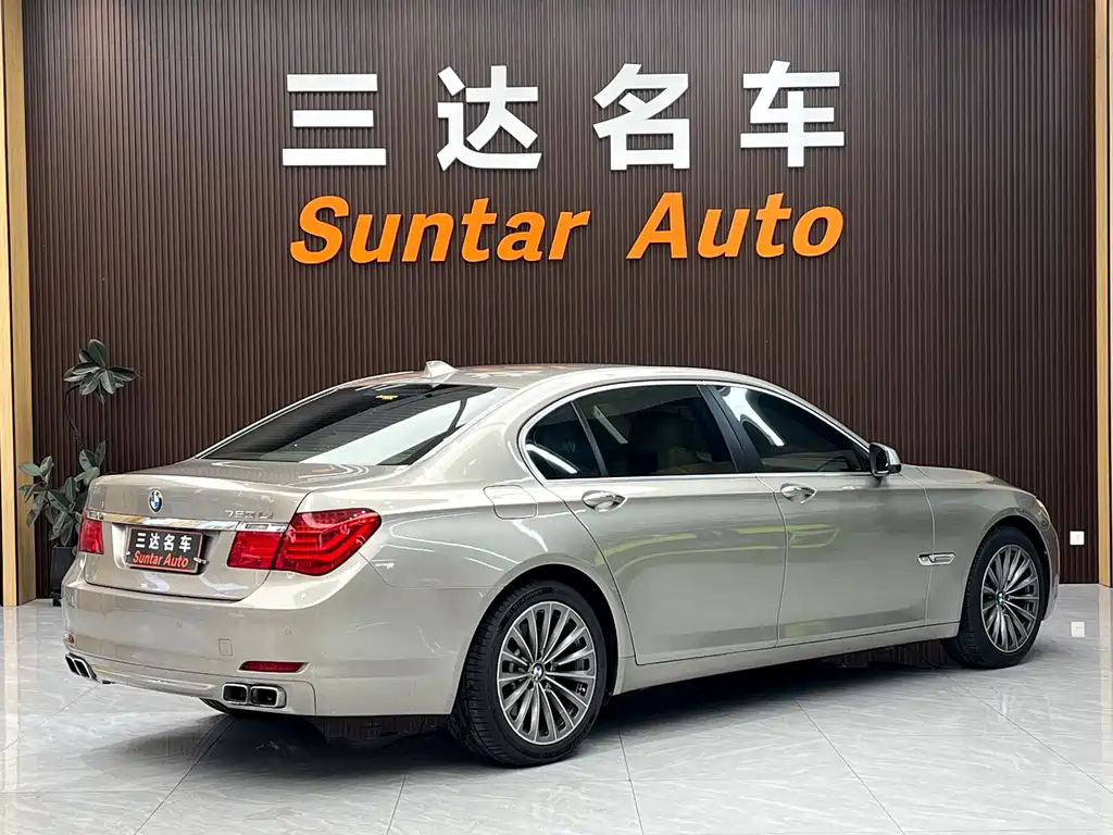 BMW 7 Series — миниатюра 6