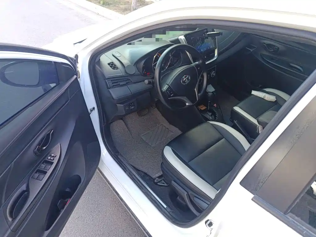 Toyota Yaris L — миниатюра 12